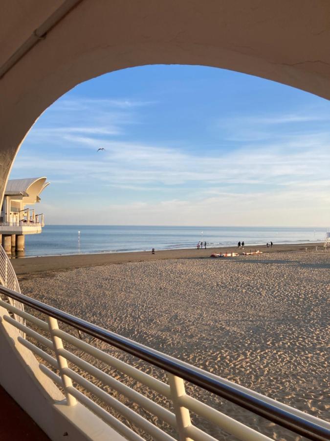 Beach Front Apartment Sabbiadoro ลินญาโน ซับเบียโดโร ภายนอก รูปภาพ