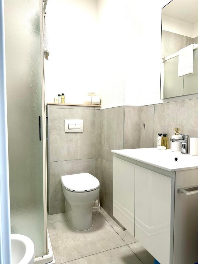 Beach Front Apartment Sabbiadoro ลินญาโน ซับเบียโดโร ภายนอก รูปภาพ