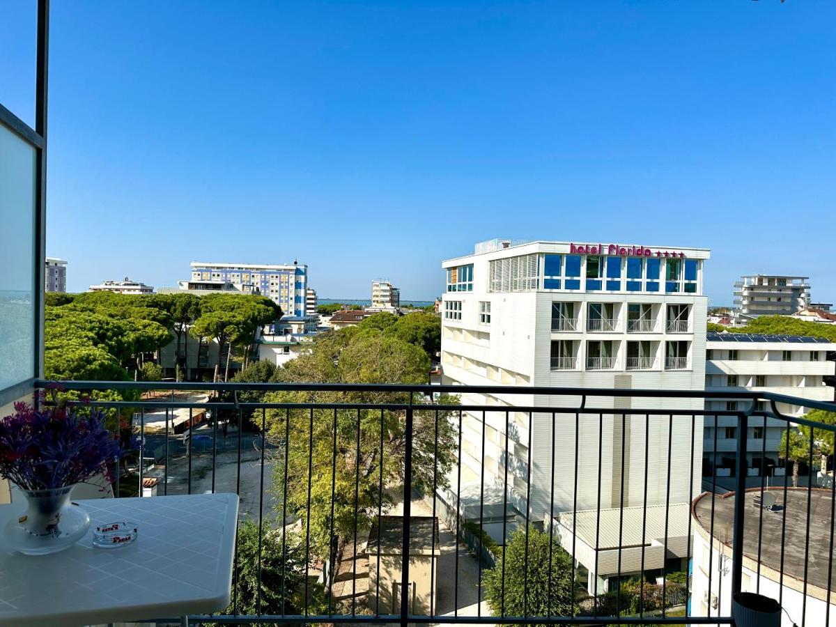 Beach Front Apartment Sabbiadoro ลินญาโน ซับเบียโดโร ภายนอก รูปภาพ