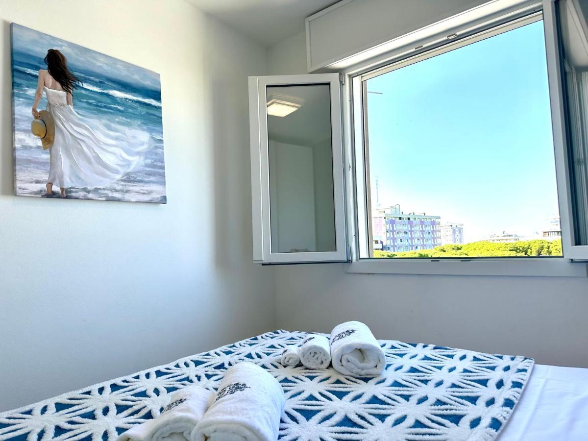Beach Front Apartment Sabbiadoro ลินญาโน ซับเบียโดโร ภายนอก รูปภาพ