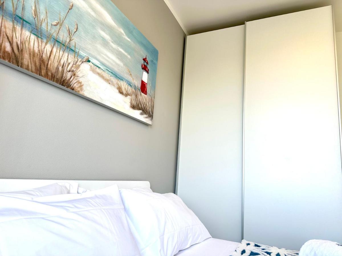 Beach Front Apartment Sabbiadoro ลินญาโน ซับเบียโดโร ภายนอก รูปภาพ