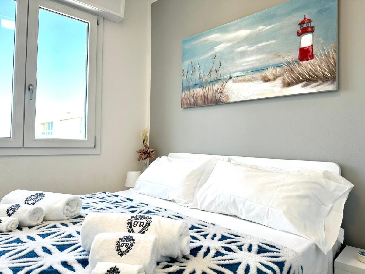Beach Front Apartment Sabbiadoro ลินญาโน ซับเบียโดโร ภายนอก รูปภาพ