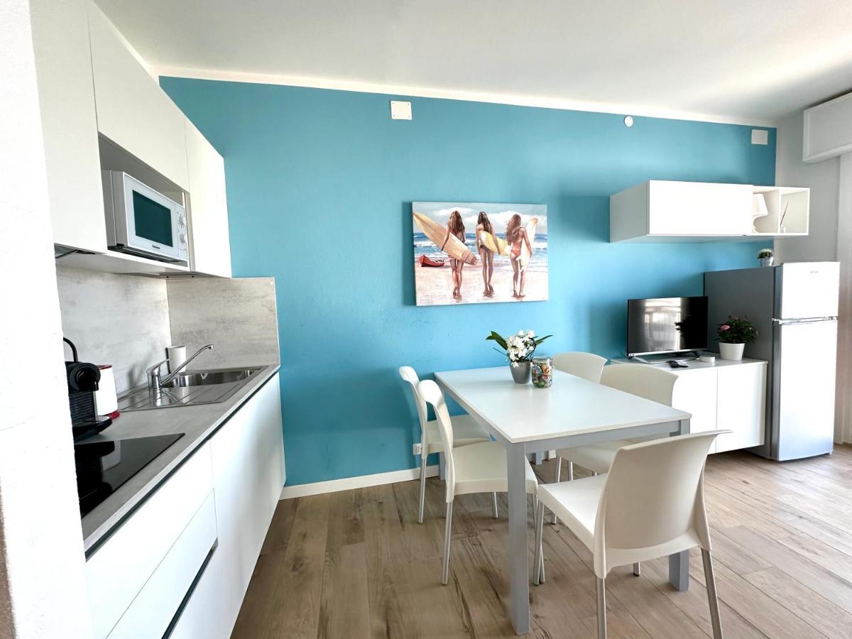 Beach Front Apartment Sabbiadoro ลินญาโน ซับเบียโดโร ภายนอก รูปภาพ