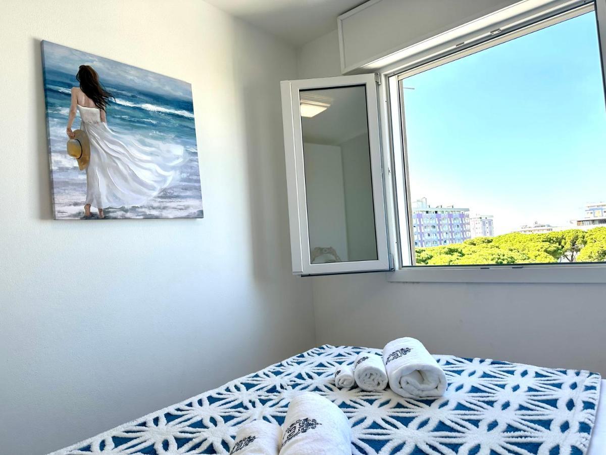 Beach Front Apartment Sabbiadoro ลินญาโน ซับเบียโดโร ภายนอก รูปภาพ