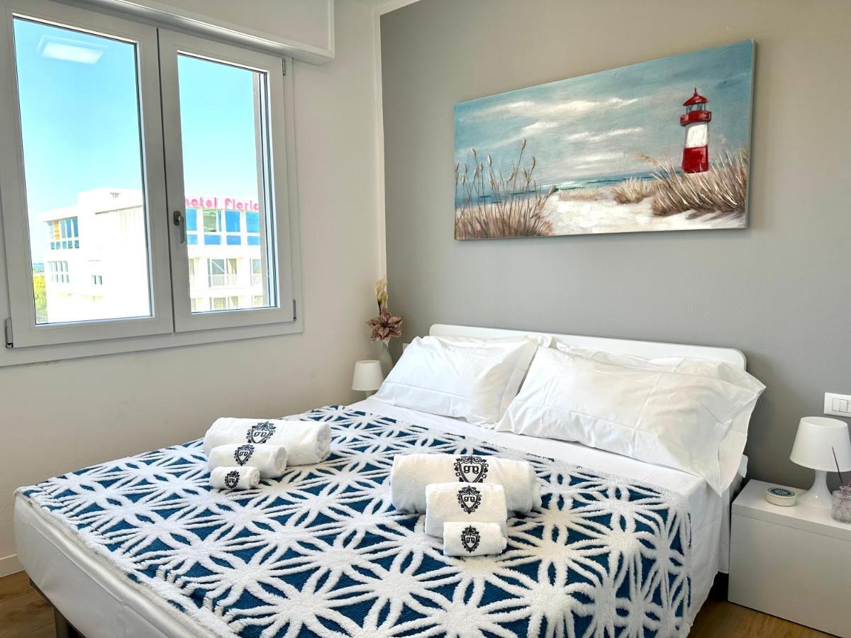 Beach Front Apartment Sabbiadoro ลินญาโน ซับเบียโดโร ภายนอก รูปภาพ