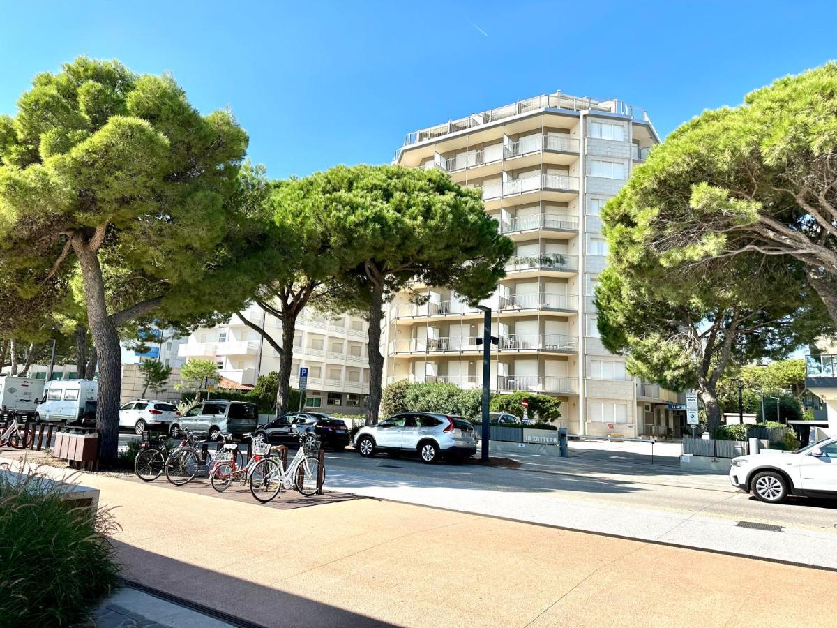 Beach Front Apartment Sabbiadoro ลินญาโน ซับเบียโดโร ภายนอก รูปภาพ