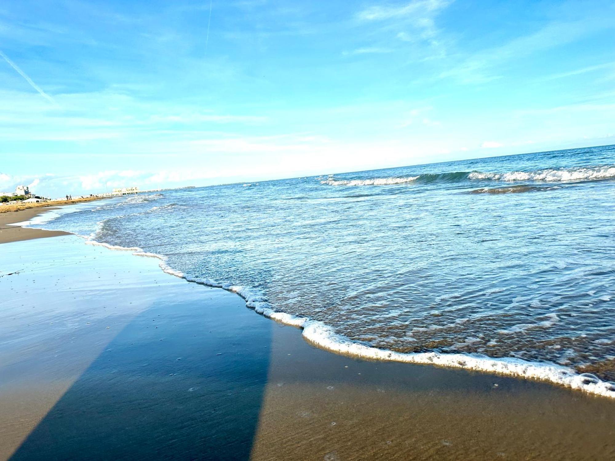 Beach Front Apartment Sabbiadoro ลินญาโน ซับเบียโดโร ภายนอก รูปภาพ