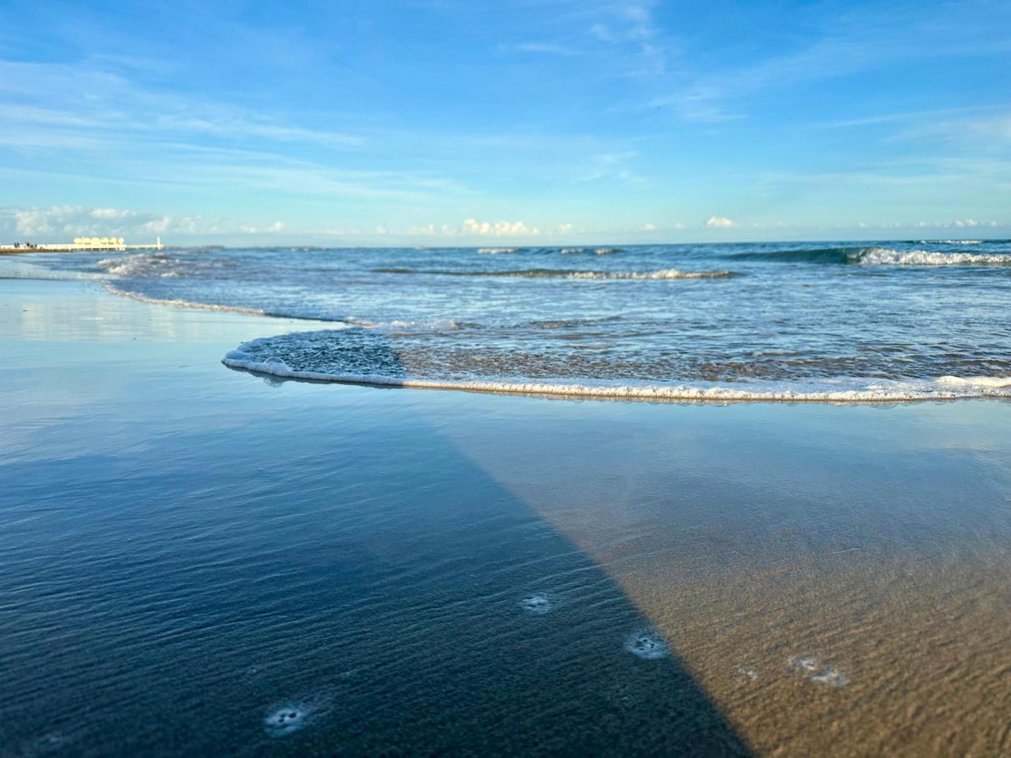 Beach Front Apartment Sabbiadoro ลินญาโน ซับเบียโดโร ภายนอก รูปภาพ